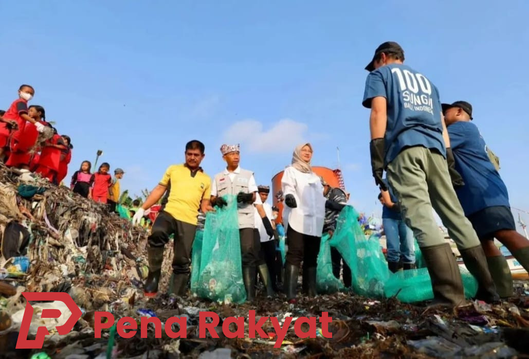 Dinas Pengairan Banyuwangi Terlibat Aktif dalam Gerakan Bersih 36 Ton Sampah Pantai Tratas